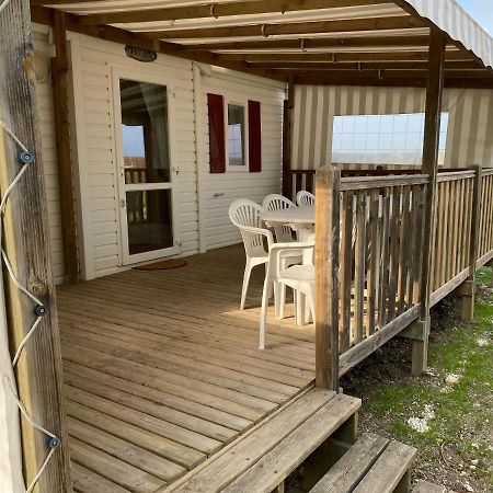 Mobil Home Avec Spacieuse Terrasse A Meschers Proche De Royan Ngoại thất bức ảnh
